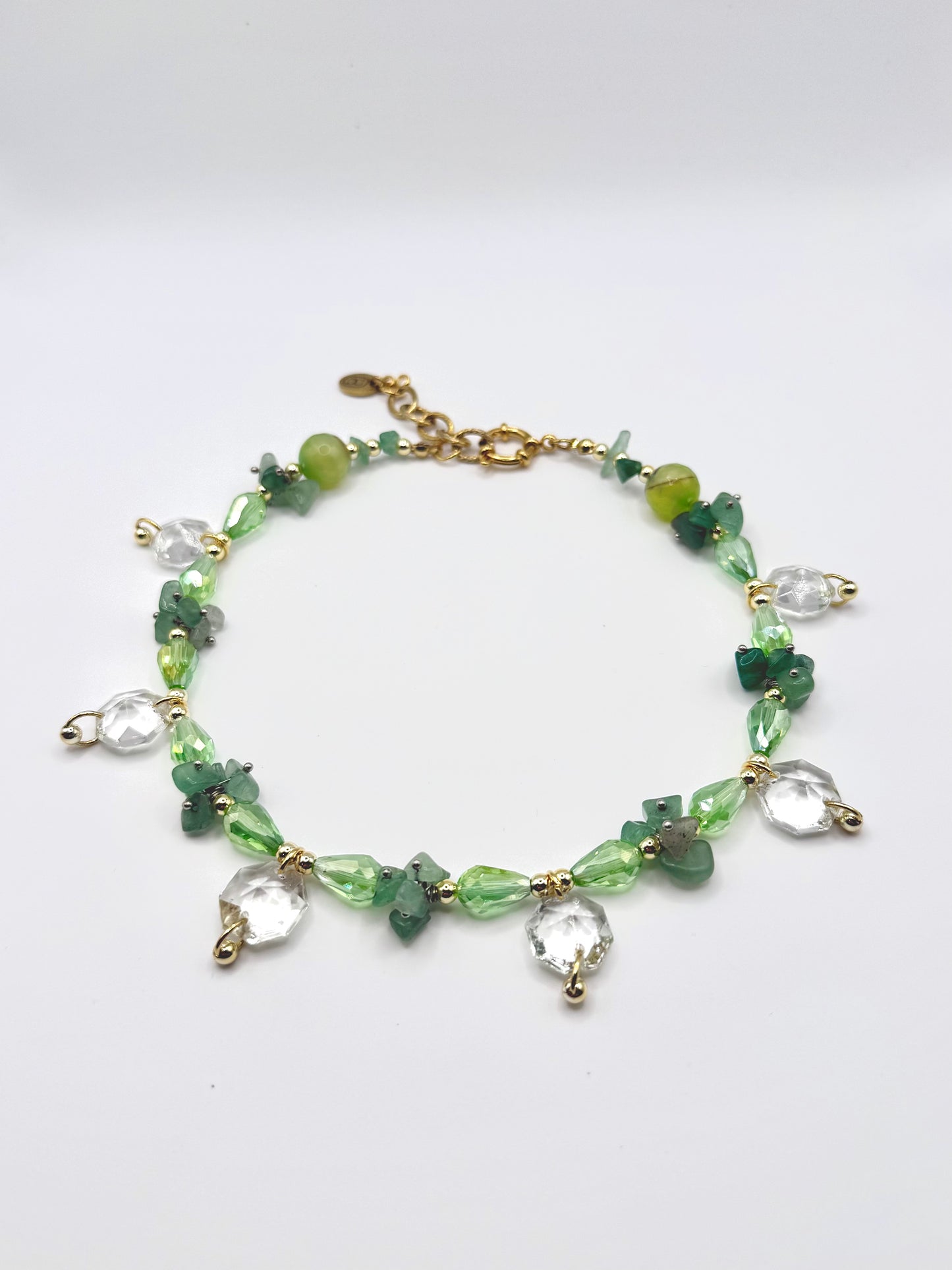 Collier upcyclé en agate vintage et verre de lustre, finitions dorées, Maison Clémy.