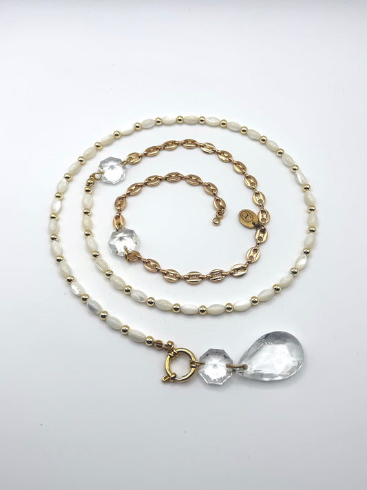 Collier upcyclé double rang en perles de nacre et verre de lustre vintage, Maison Clémy.