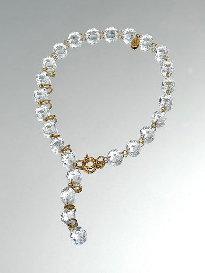 Collier upcyclé modulable en pampilles de verre de lustre vintage doré, bijou artisanal Maison Clémy.